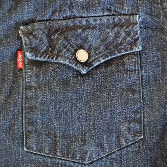 Levi's Classic Western Slim Fit Button Up Shirt - Picture 5 of 10